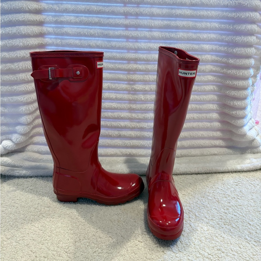 Hunter Glossy Cherry Boots